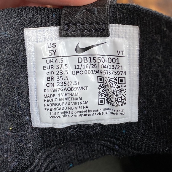 Nike Air Vapormax 2021 Flyknit Black Running Shoe DB1550-001 Size 5Y / Women 6.5 - Picture 9 of 10